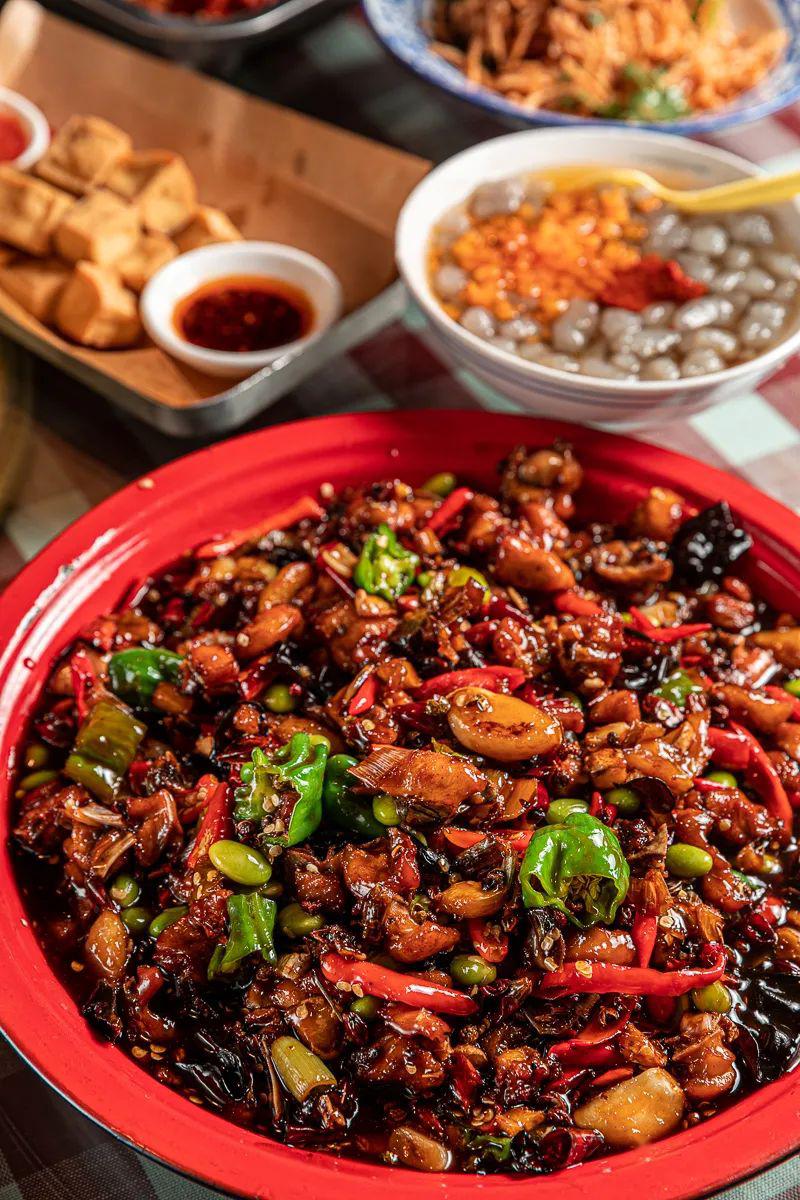 整整一大盘,色香味弥漫开来,确认过分量是徐州菜的风格.