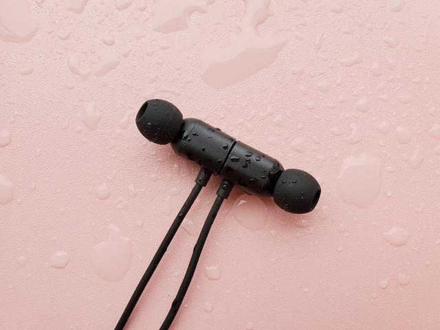 颜值音质都兼顾smartisan无线蓝牙耳机测评