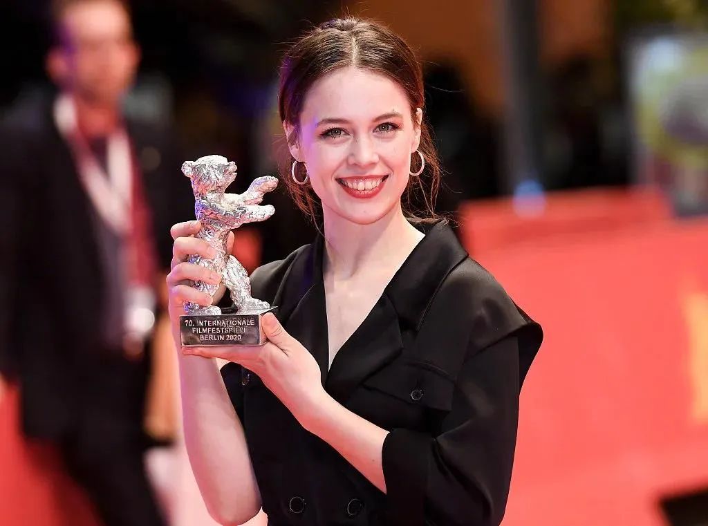 柏林电影节爆款,提前预定年度十佳,原谅我才推荐_温蒂妮