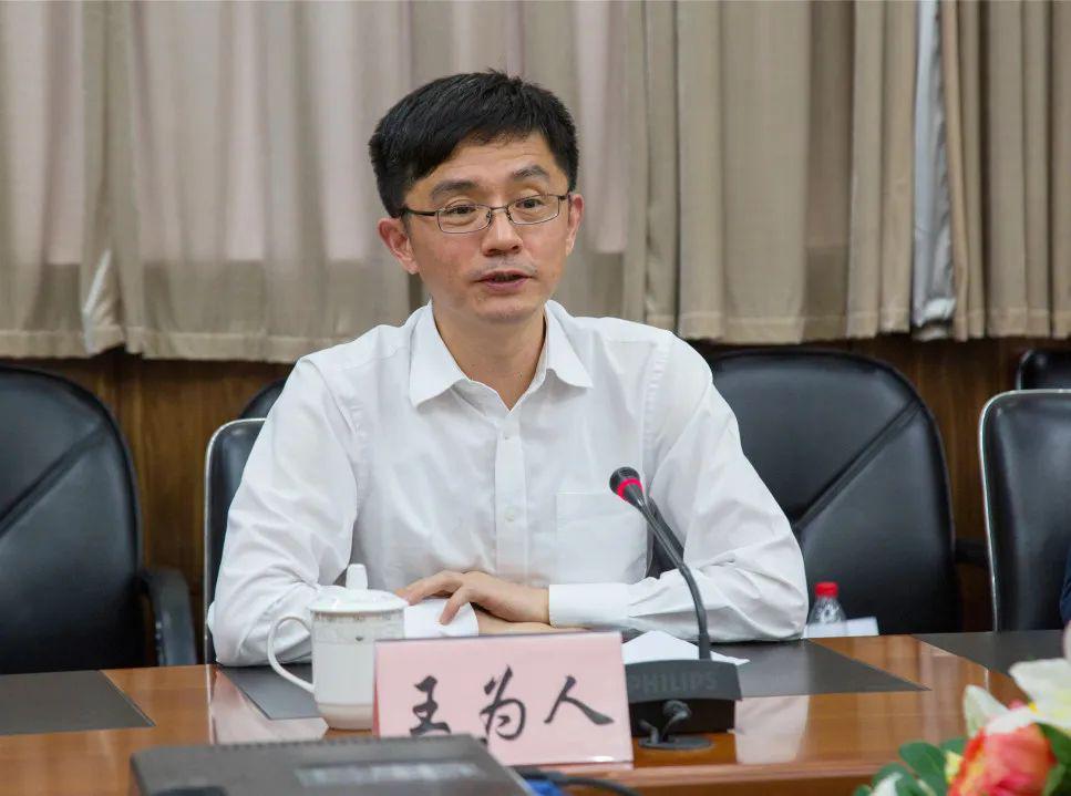 区委书记王为人到新泾镇调研