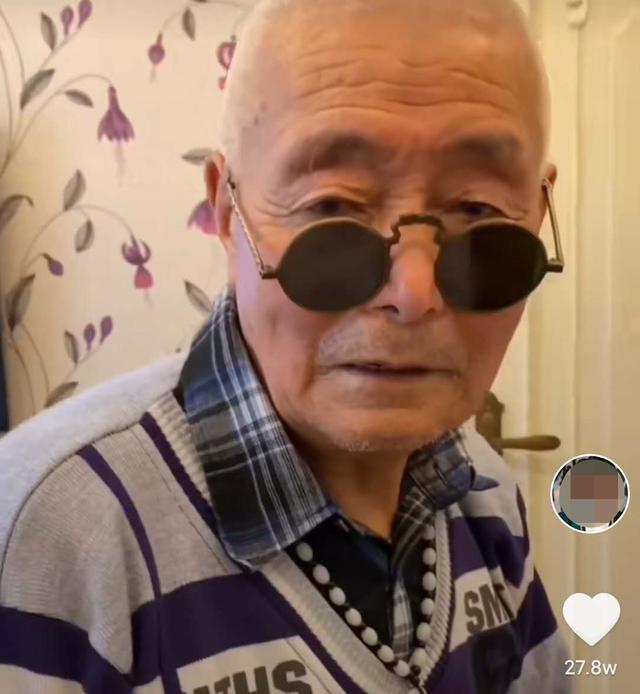 东北网红姥爷王福祥,网红盘锦耀阳家庭背景插图(11) 80岁的东北姥爷,靠“捡破烂”走红网络,背后模式引发深思