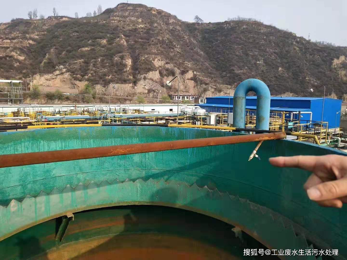 此外,在雨水的作用下,其会造成地表水及地下水的严重污染,影响水生