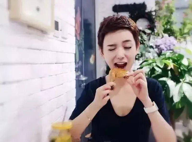 渐渐的,"花厨"变成了一间网红店,但karen却对"网红"两个字非常抗拒.