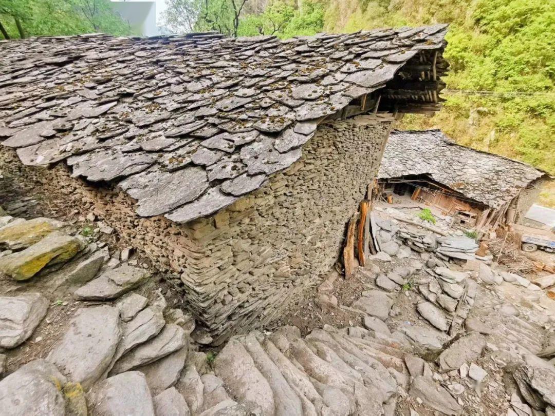 石墙石瓦石板房探访陇南古村落巴巴沟