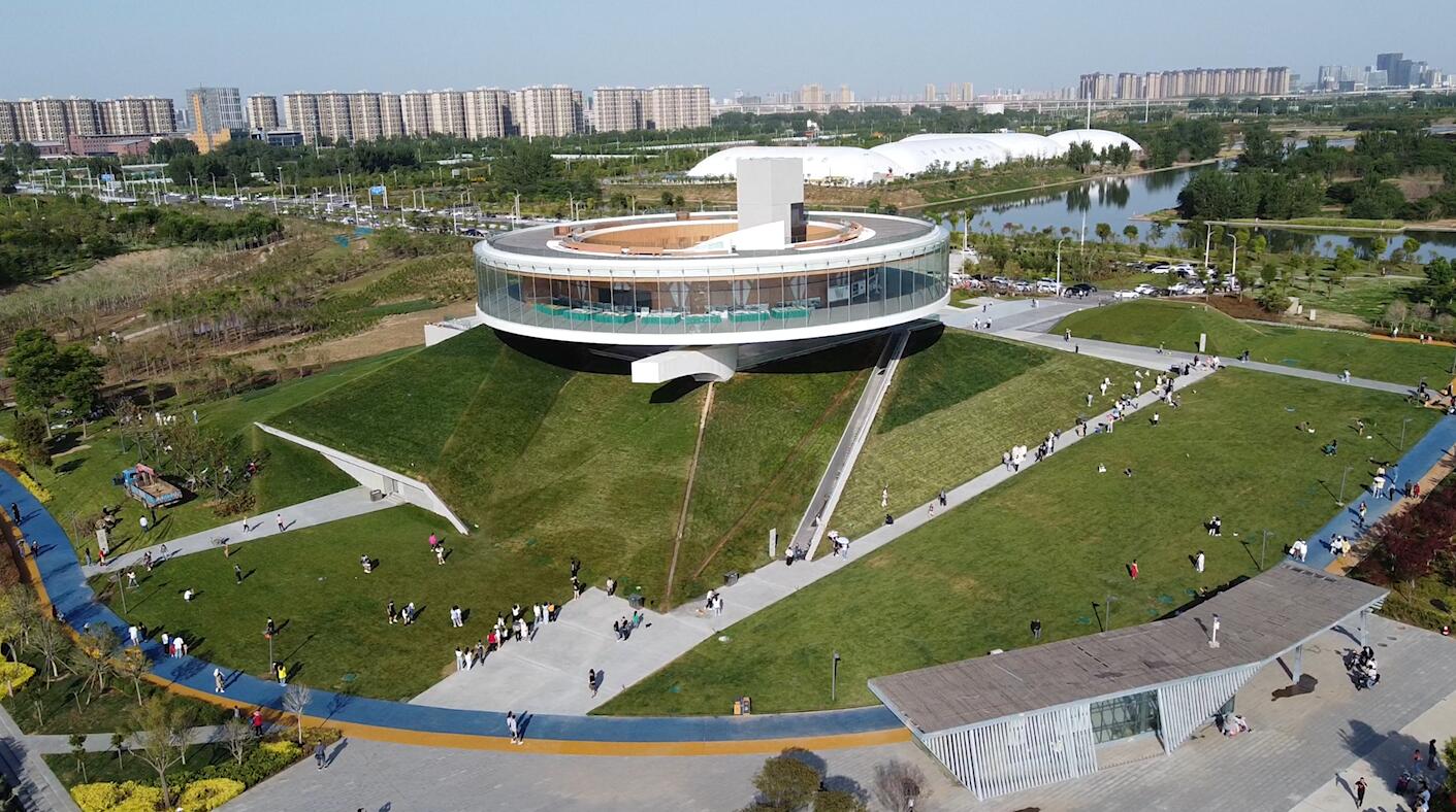 郑州摄像师的日常,航拍:郑州龙湖公园黑川纪章纪念广场——郑州明德