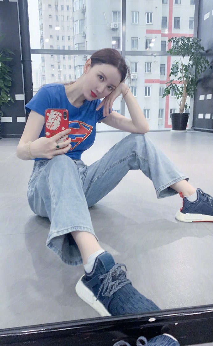 不努力就要回去当老板娘张萌粉丝过千万回应称不会辜负监督