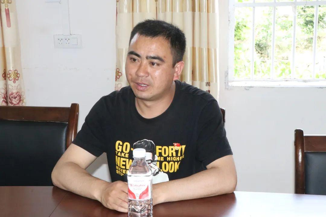 驻村书记 苏怀勇走访慰问复兴村及驻村书记驱车3小时来到复兴村率公司
