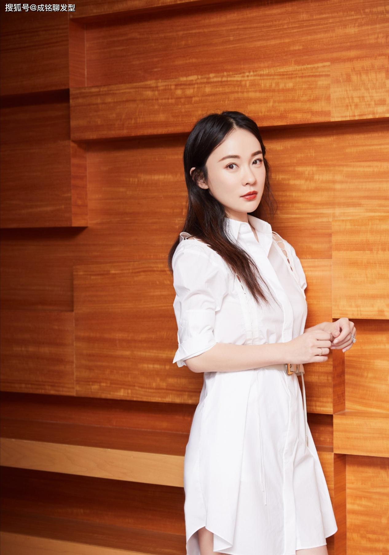 霍思燕真美!竖条纹衬衫配半身裙显瘦又高级,被杜江宠成公主了