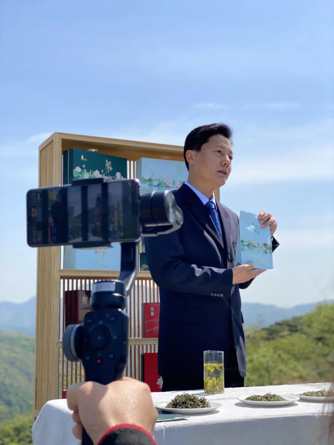 坐看绿水青山,享受边吃边播和央企扶贫县长一起快手直播等渠道收看