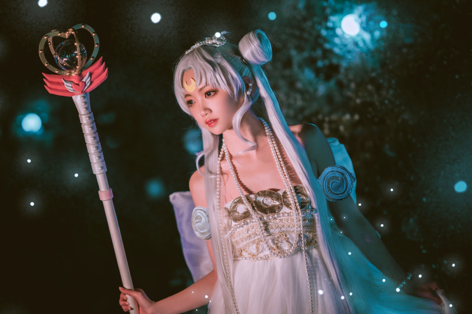 原创acg最靓cos第34期甜美女生重现美少女战士白毛女王仙气凛然