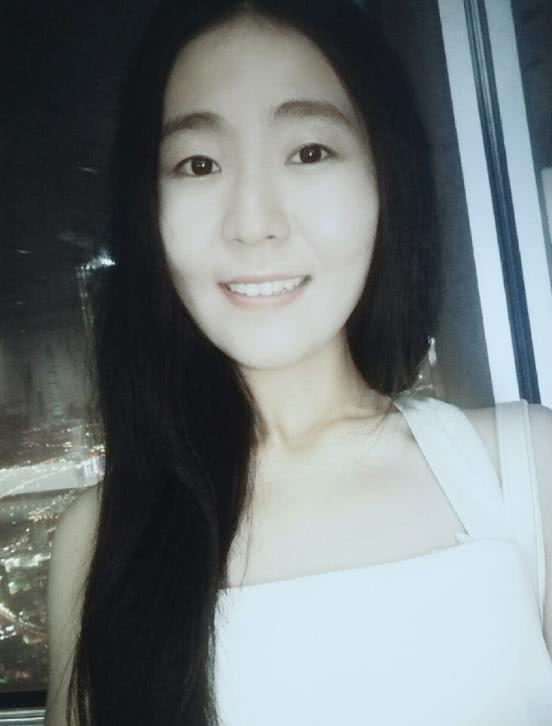 传苏宁太子张康阳求婚成功送鸽子蛋大钻戒女友身份引发猜想