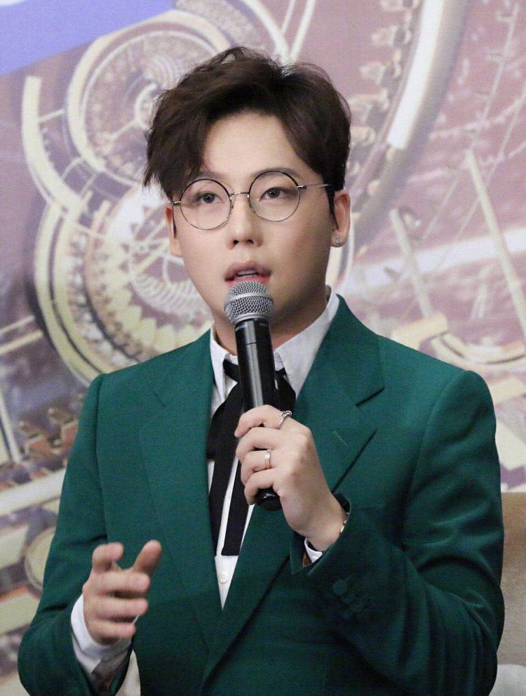 原创他曾打败薛之谦夺得冠军却没能大火背负百万违约金今成综艺大咖