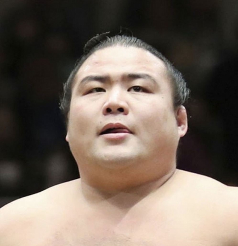 日本首现相扑选手感染新冠死亡,发烧4天一直遭医院拒收