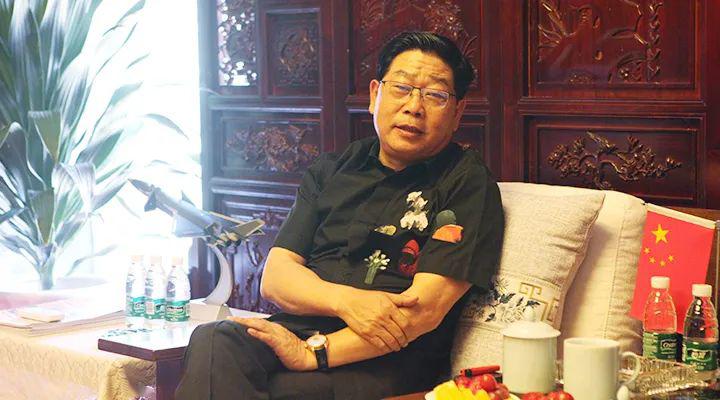 商会党支部书记吴中强分别就商会如何带动会员企业发展提出宝贵建议