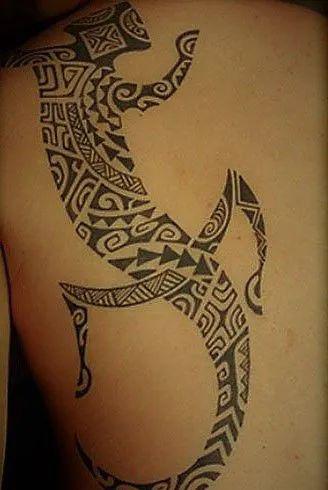 在她身体上画着整整一百年的纹身历史