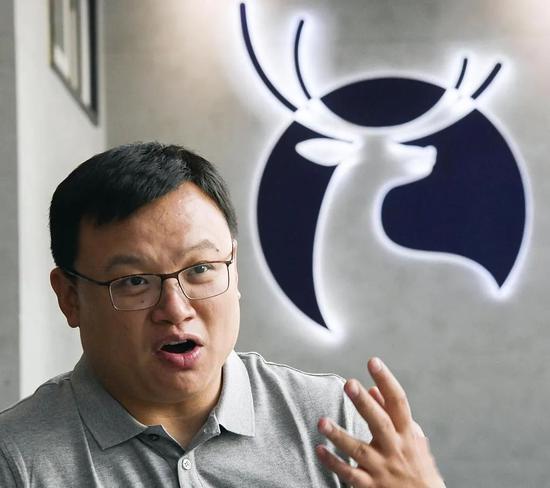 临阵救火的郭谨一代理瑞幸ceo怼过星巴克现也是造假被告一员