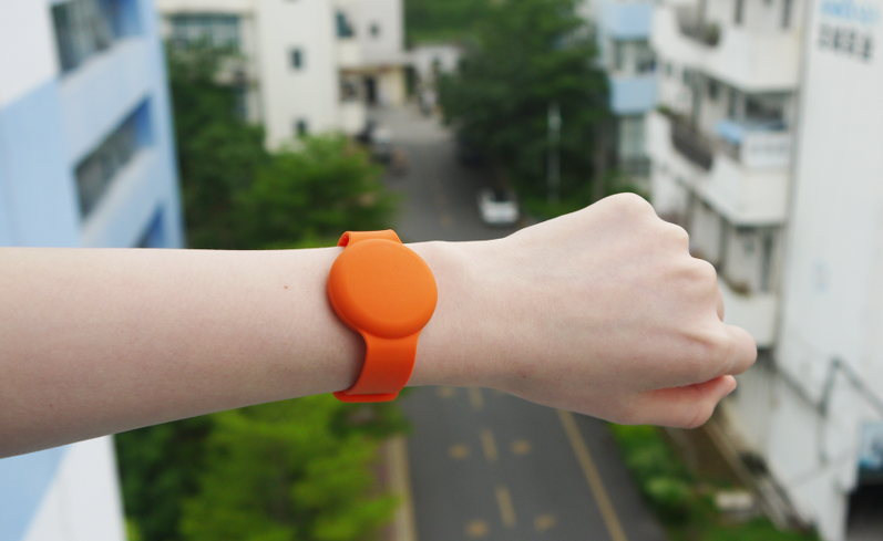 元弘物联体温手环校园内体温实时监测方案