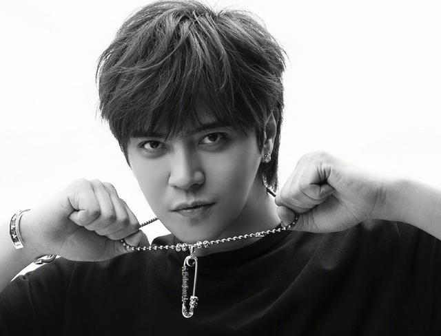 罗志祥返台后节目照播,因游戏环节闹乌龙,再度引发咸猪手争议