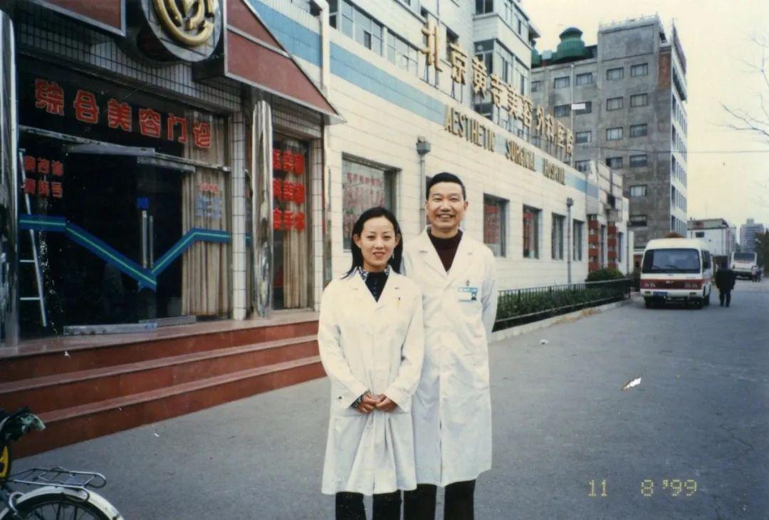 是大家口中的张院长,张宁,瑞士拉菲尔国际医学集团创始人,◆54期