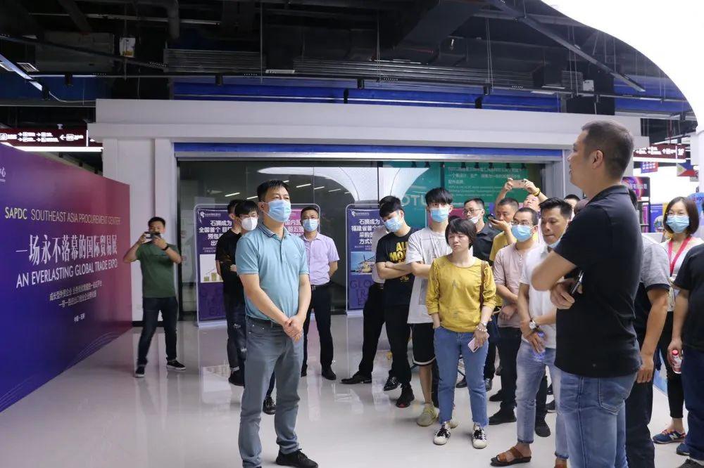 【报道】仑苍镇长黄毓琳带队前往晋江市,石狮市参观