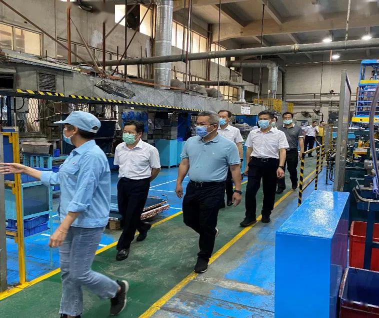 林锡波同志一行参观了江门金羚日用电器有限公司和三菱重工金羚空调器