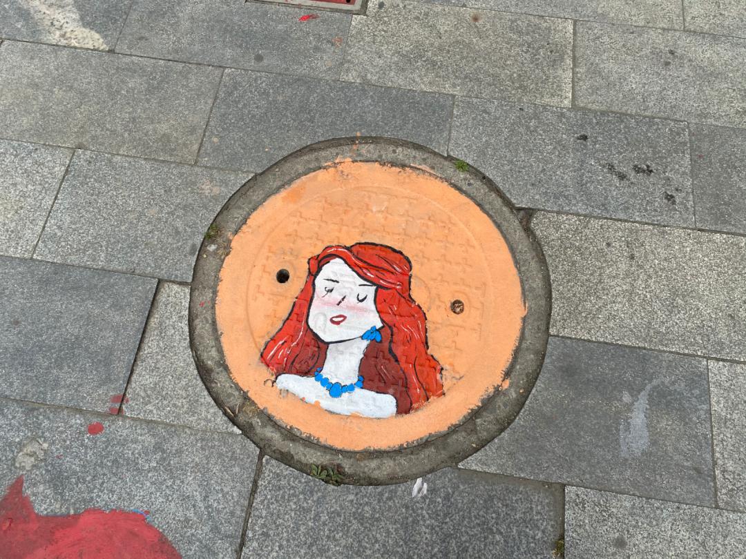 青川井盖变景盖创意涂鸦扮靓熊猫家园