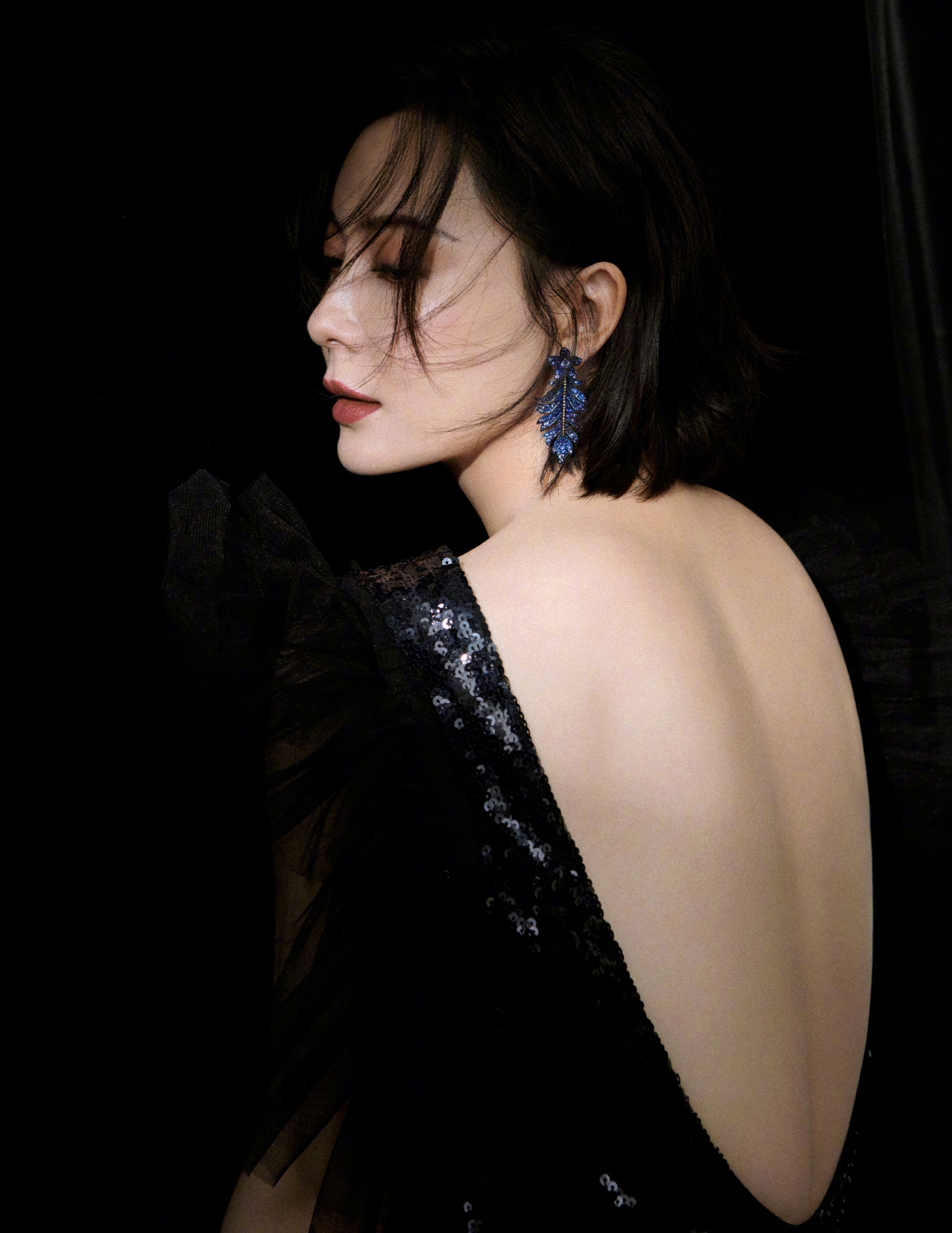 43岁陈数瑜伽大片曝光,穿运动紧身衣做高难度动作,完美身材不输超模