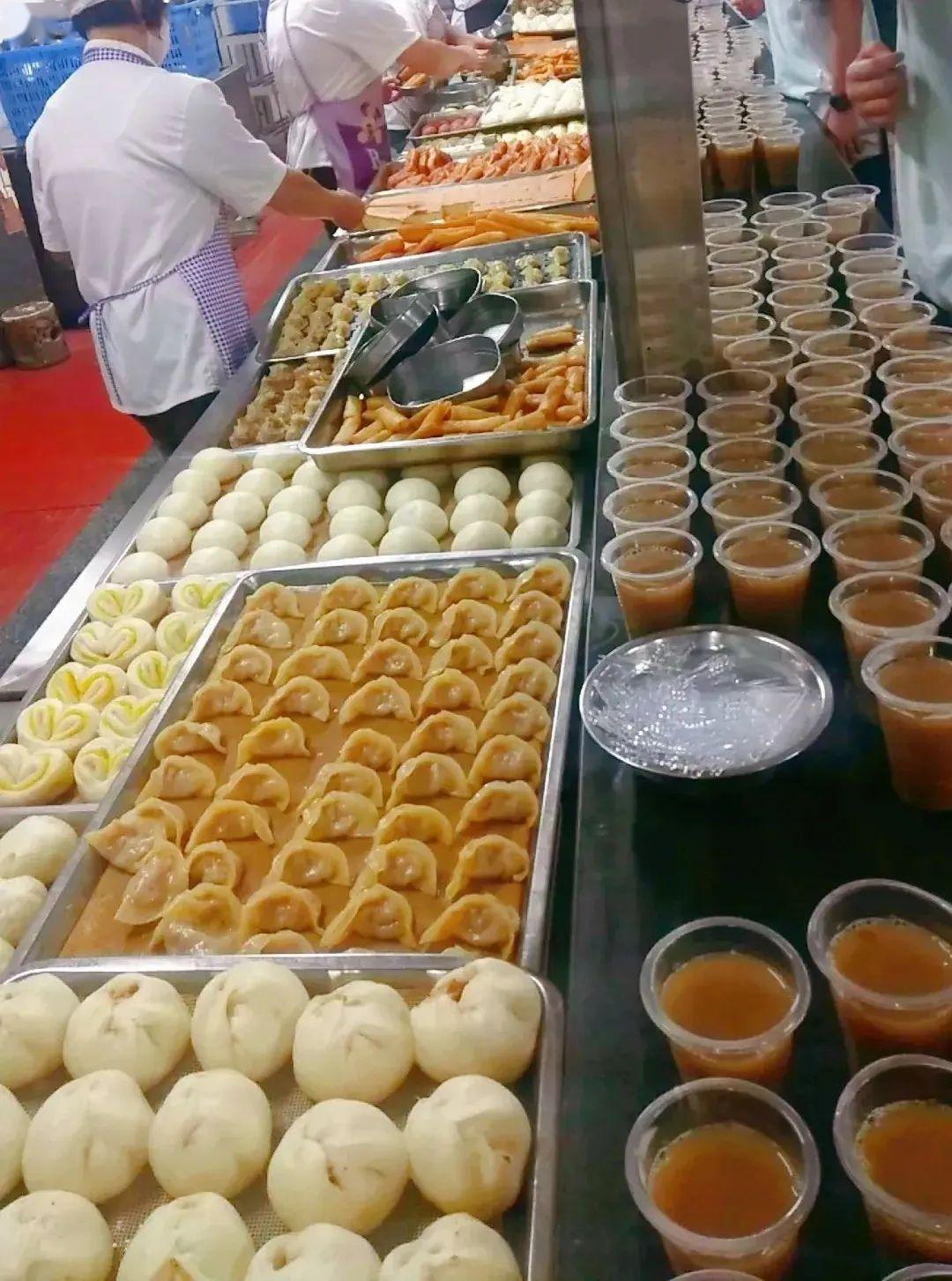多彩景弘睡得香香吃得壮壮一起来探秘景弘的星级宿舍网红食堂