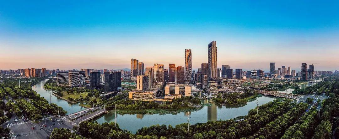 新城实景图穿梭三江六岸遇见国际湾流精彩穿梭在宁波三江六岸,丰茂