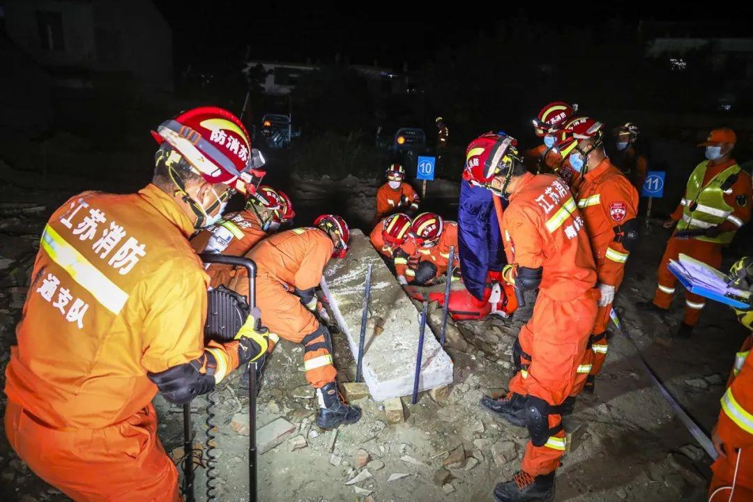 橙色托举生命使命催人奋进南通消防重型地震救援队跨区域地震救援全