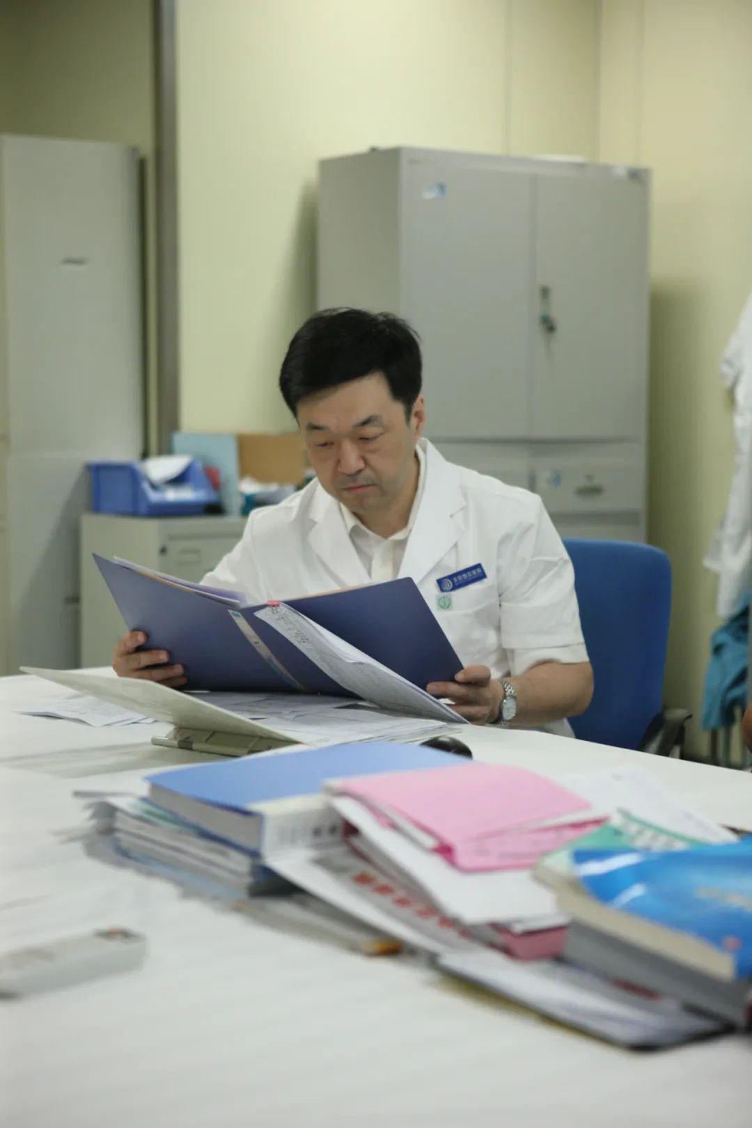 北京地坛医院院长李昂:抗"疫"战场指挥若定的背后_回以
