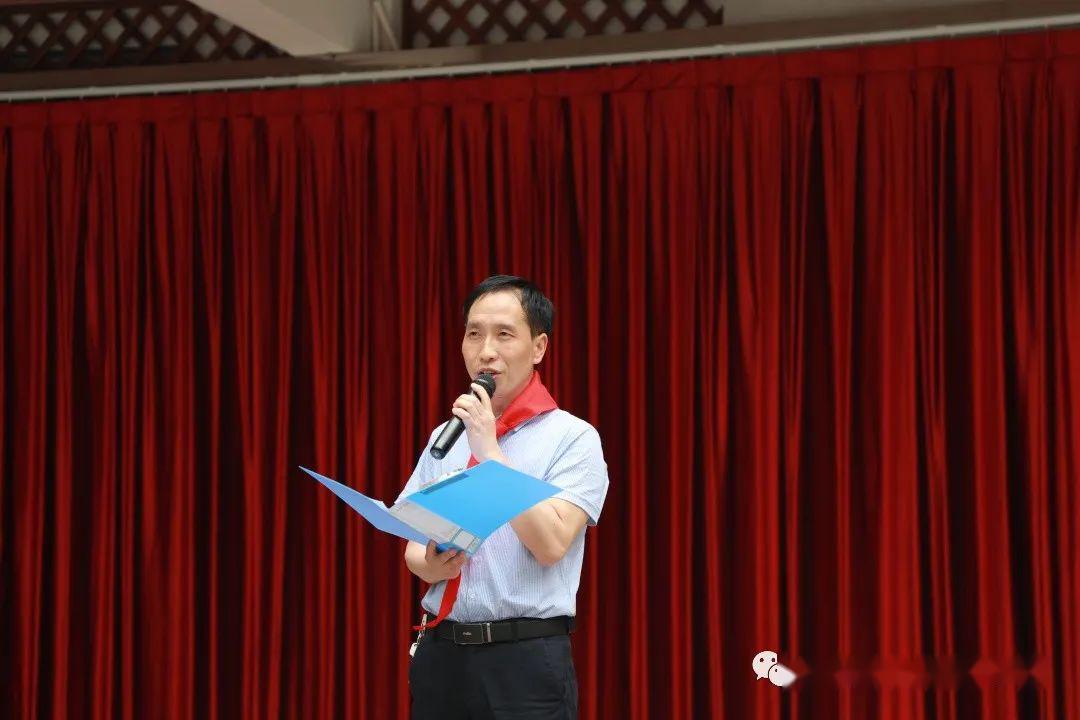 少年警队护校园  一曼精神驻心间————宜宾市中山街小学成立"