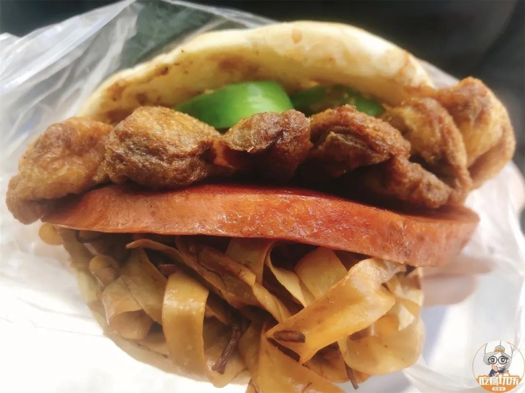 测评桥西区这家藏在写字楼里的网红白吉馍一口就爆汁外皮酥脆挡不住