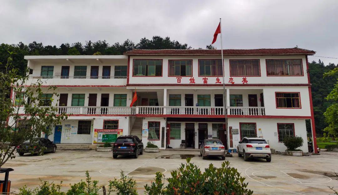 岗度镇新摆村:一个深度贫困村的变化_全村