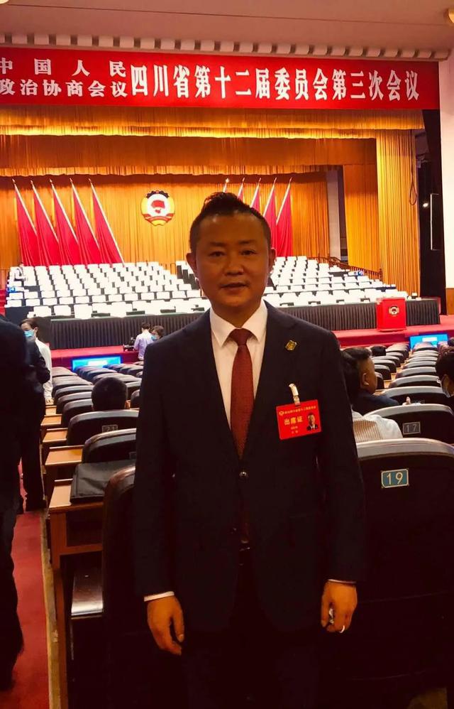 刘长明建议出台超常规政策措施加大对服装实体零售业扶持力度丨2020