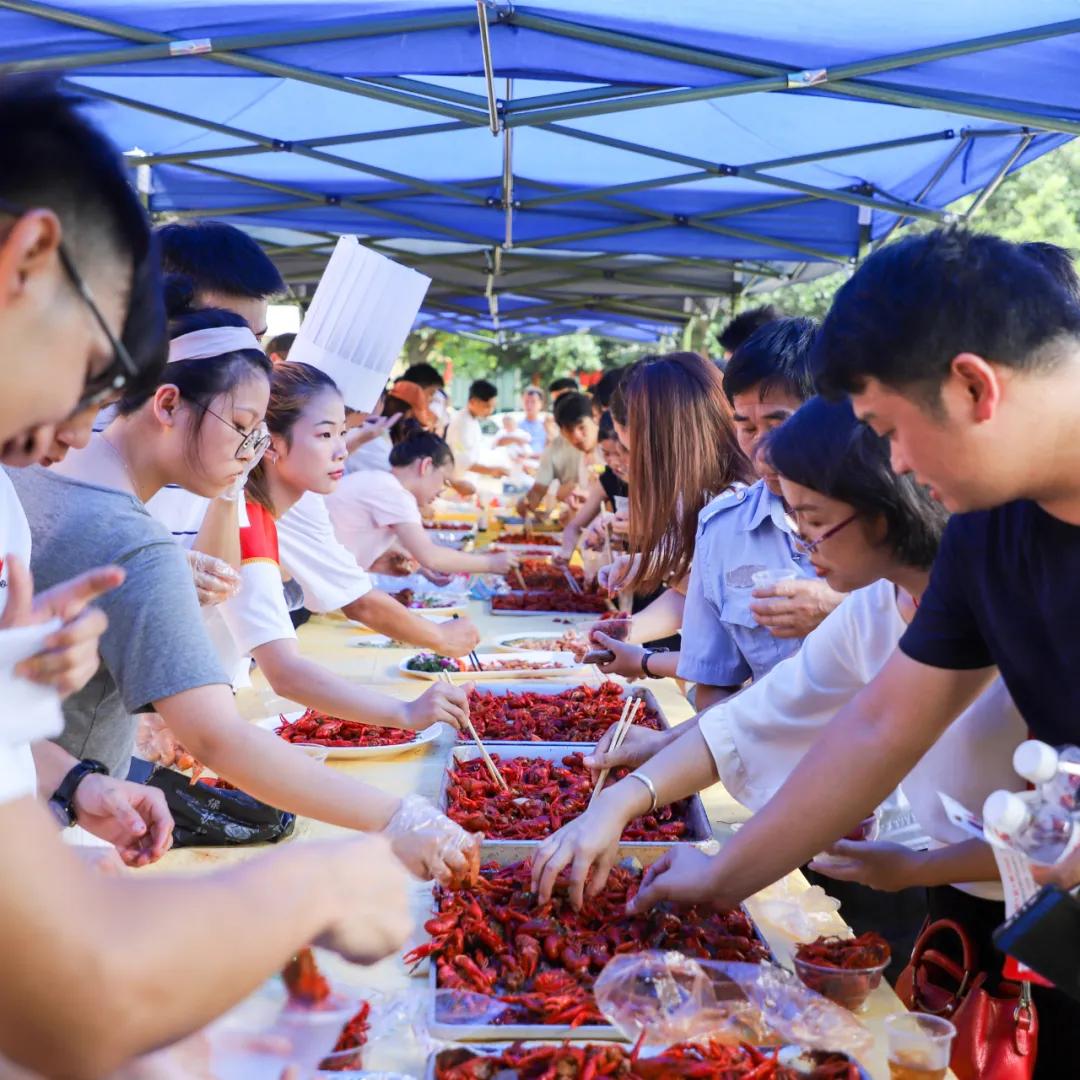 超燃龙虾节即将来袭华南烹饪豪华龙虾宴实现你的龙虾自由