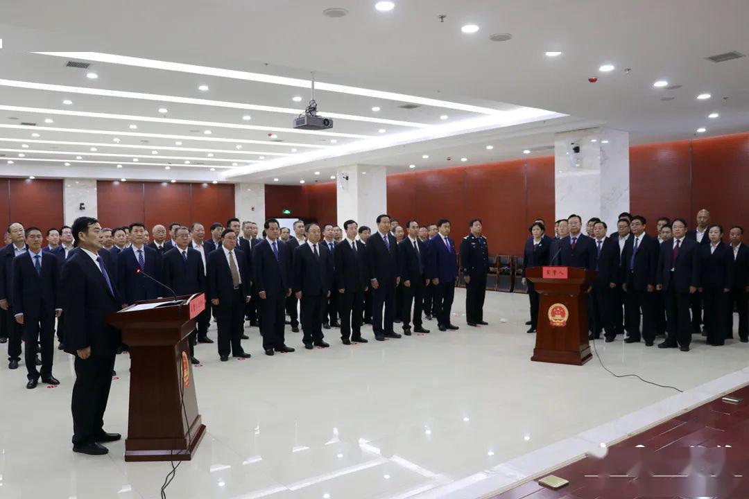 直击两会甘谷县举行新当选国家机关工作人员向宪法宣誓仪式