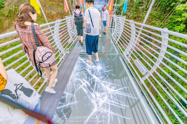 原创国内神奇的3座玻璃桥一座在湖南两座在安徽你去过吗