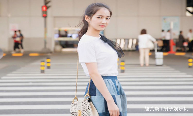 她饰演了《香蜜》里的魔族公主,演技了得,说到真名很多人不认识_陈钰