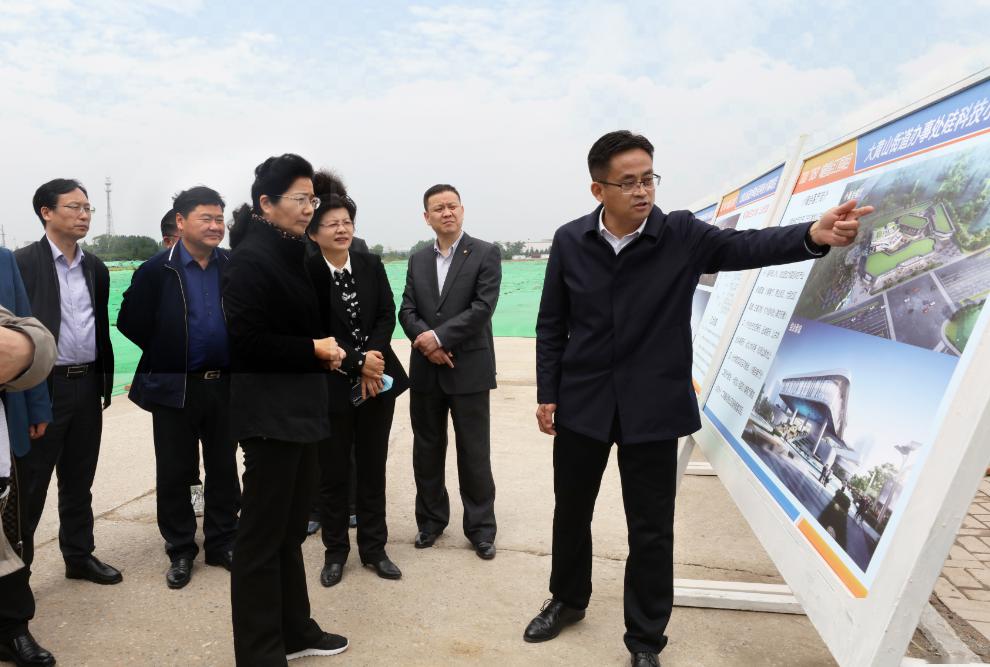 大黄山新利好经开区党工委书记李淑侠到大黄山调研