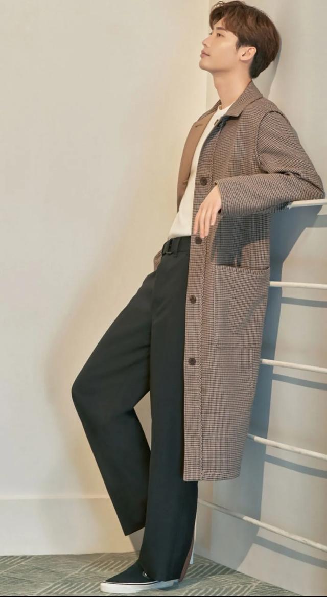 一起来看看帅气欧巴李钟硕是如何穿搭的吧