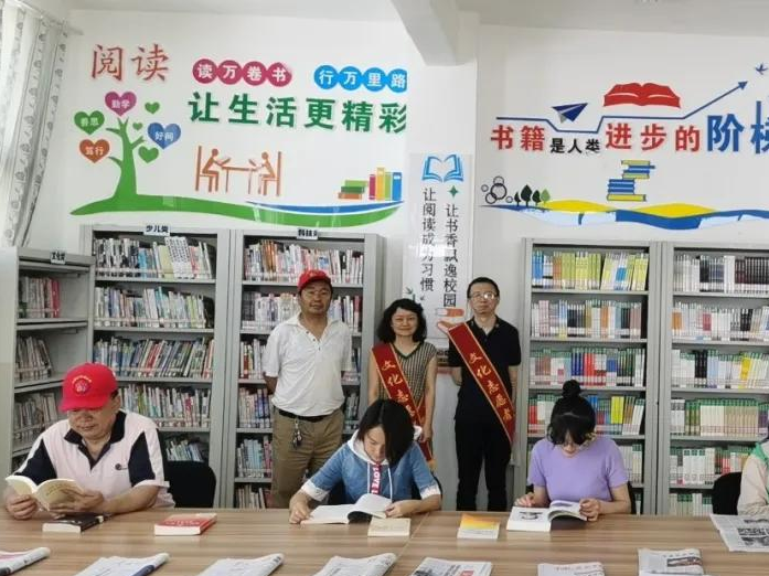 流动图书车,精神食粮的"搬运工"_读者
