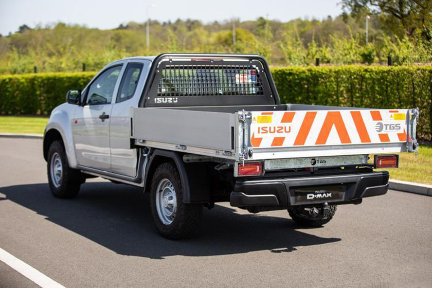 对开车门,三开货箱,还能自动翻斗,这才是真正能干粗活的皮卡