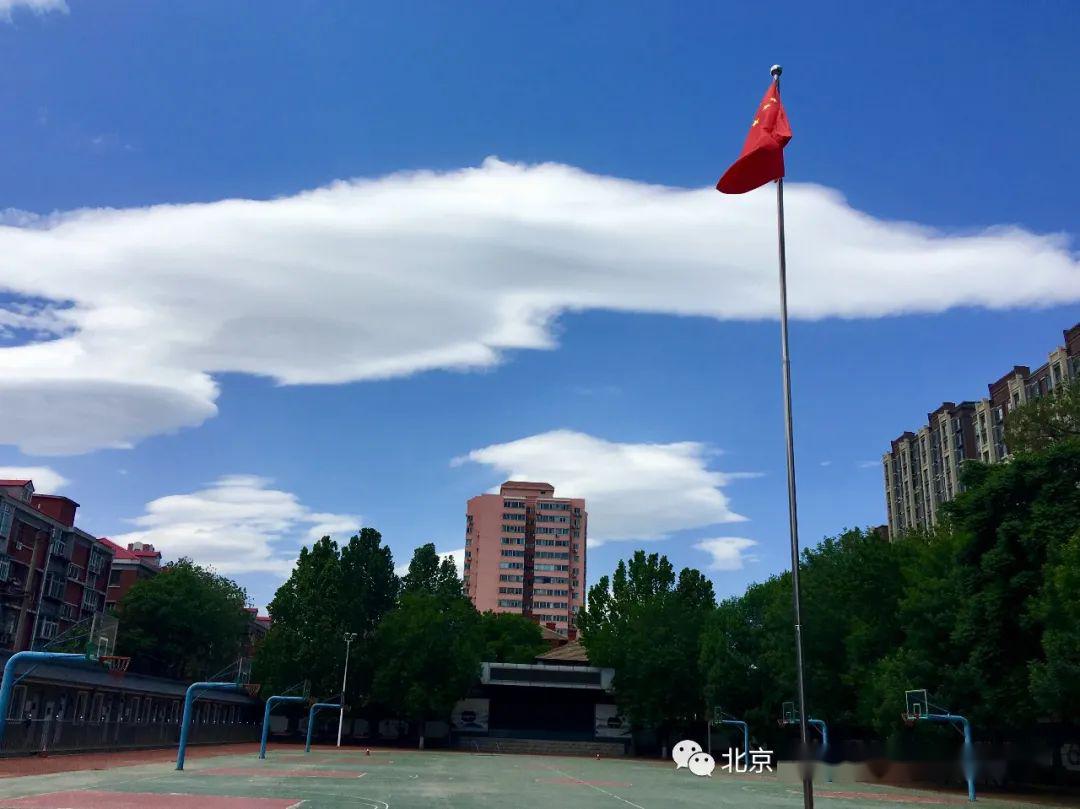 感恩他人付出书写努力青春北师大三附中初三年级试开学简讯