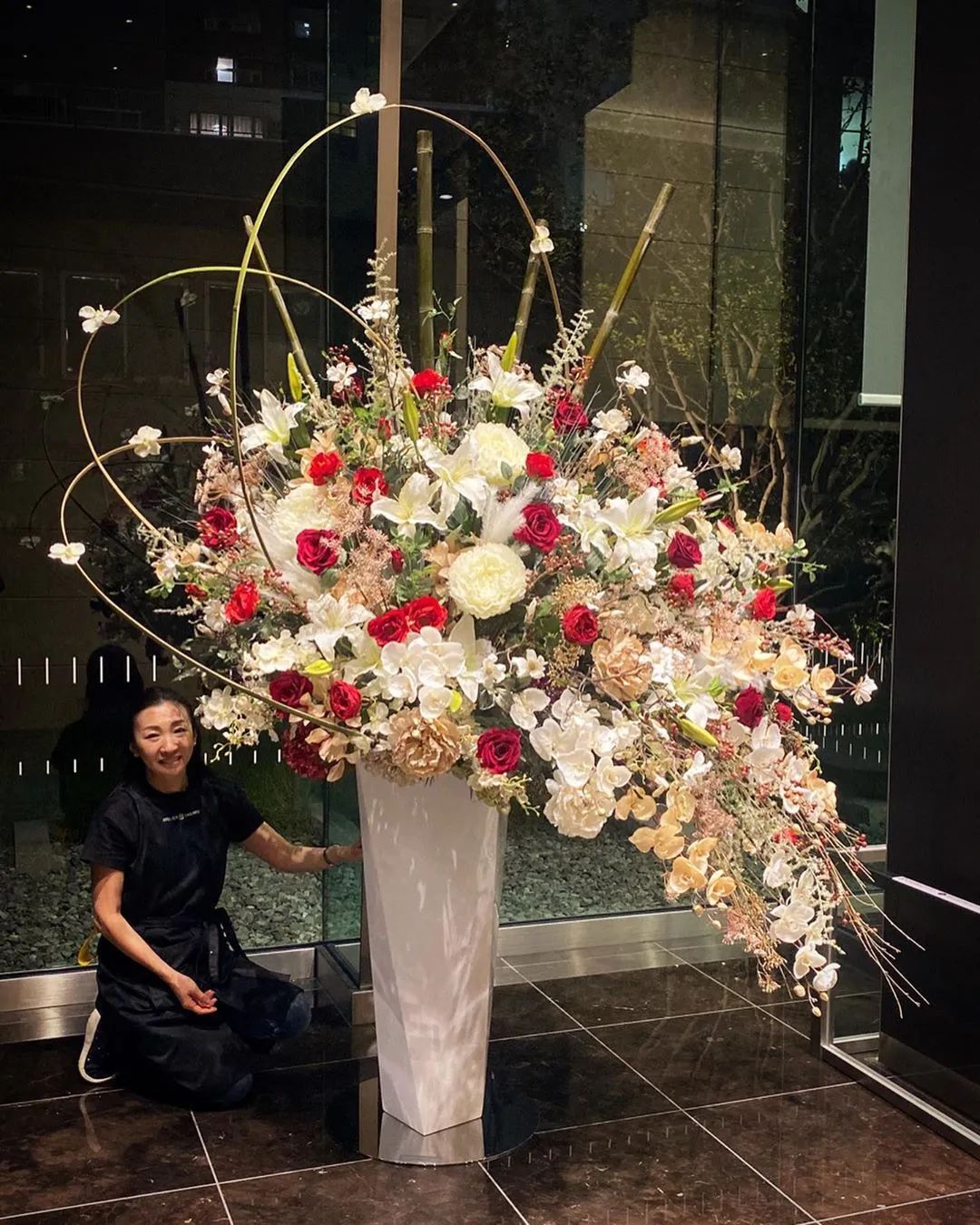 atelier tamamo的大型瓶花装置,空间美感up!_花艺