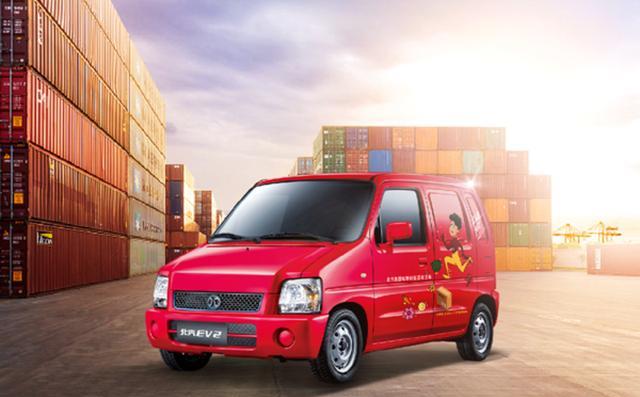 北汽ev2基于此前的昌河铃木北斗星打造,新款车型延续了老款设计,整体