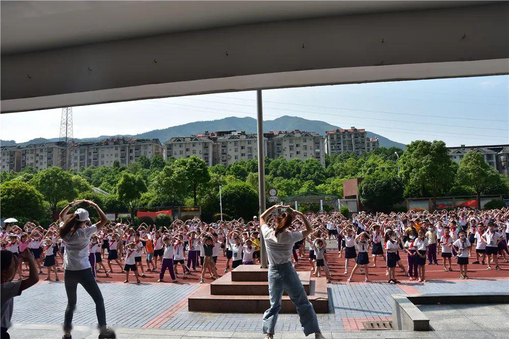 —郴州市湘南小学2020年母亲节感恩教育主题