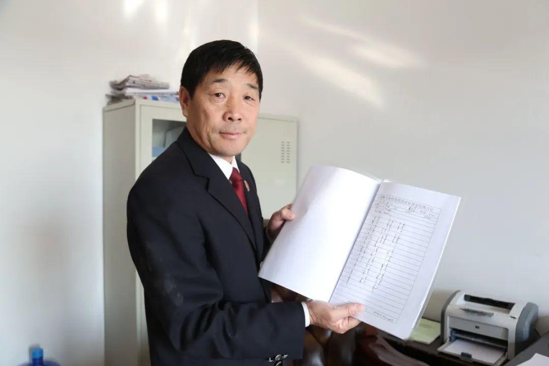 达茂旗委常委,政法委书记张锦中直言,"潘志荣是接地气的检察官,办案中