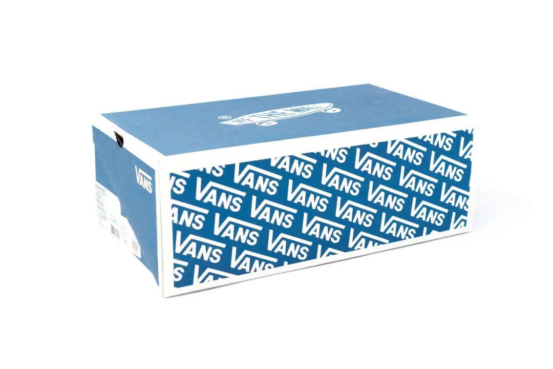 牢固结实新鞋盒侧面泼墨中还有潇洒的折线线条新老鞋盒侧面对比:vans