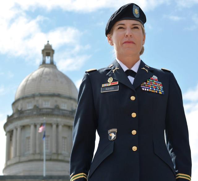 原创美国女兵参军后干这些工作39岁还可以当新兵根据体型量身订制防弹